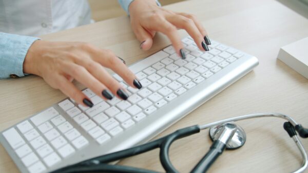 Pseudonym ist noch lange nicht anonym – 5 Mio. € gegen IQVIA und was MedTech daraus mitnehmen sollte